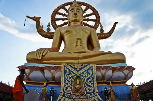 The staircase with dragon balustrades leading up to the Big Buddha on Koh Samui